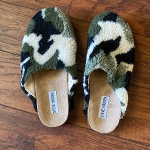 Steve Madden Slippers